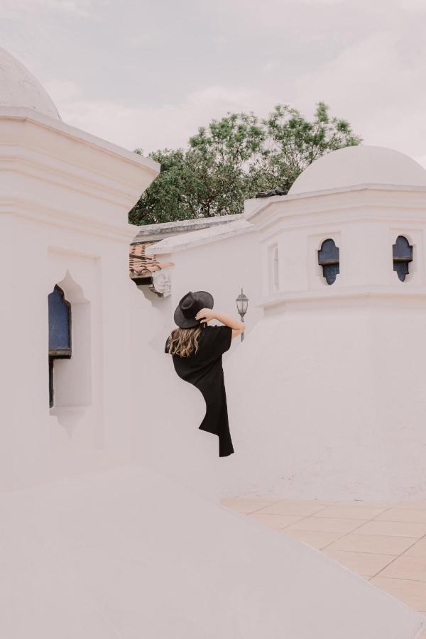 Mestizo Antigua Buitenkant foto